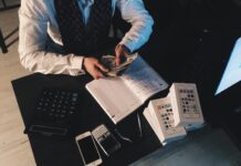 How to Make Money Knowing Other Languages – A Comprehensive Guide (2025) A man dressed in a suit counting money. Depiction of the benefits of languages interpretor