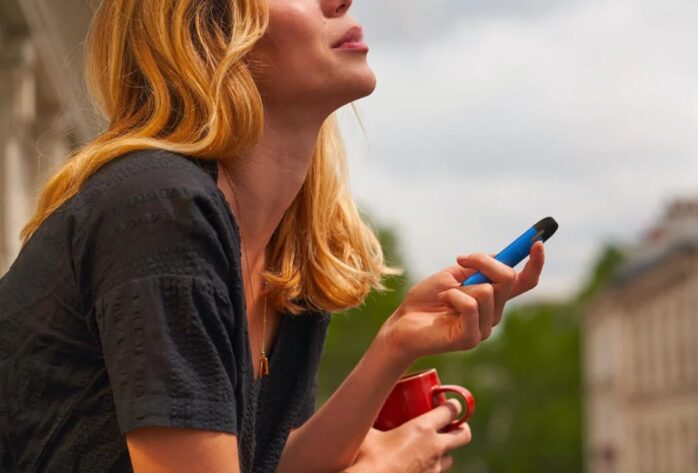 Choosing Between Disposable Vapes and Pod Kits