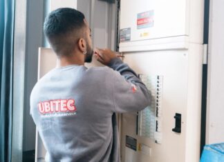 Choosing the Right Electrician in Birmingham