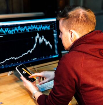 Crypto analyst