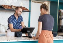 How QSR POS Systems are Transforming Restaurants: 8 Tips to Know