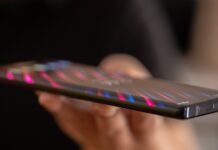 Understanding Different Types of Mobile Phone Displays (LCD, OLED, AMOLED)