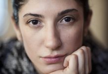 What Does That Mean When a Girl Stares at You Without Smiling – 2025 Guide