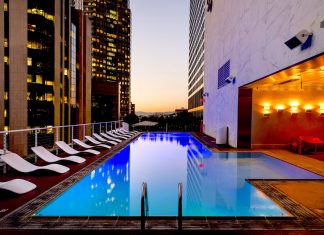 5 Reasons Never to Install a Fiberglass Pool by Yourself – 2025 Guide
